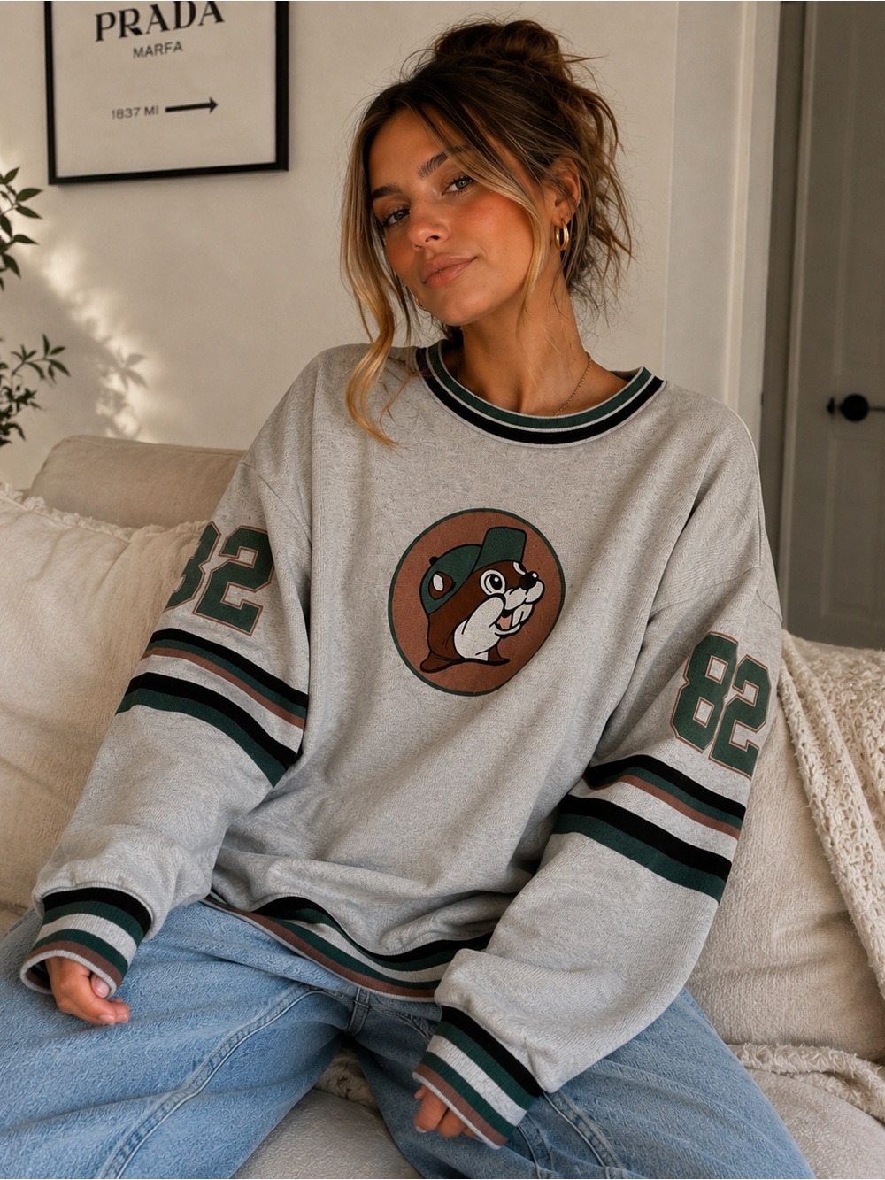 Buc-ee’s 82 Varsity Crewneck Sweatshirt Oversized Graphic Pullover | Size Medium